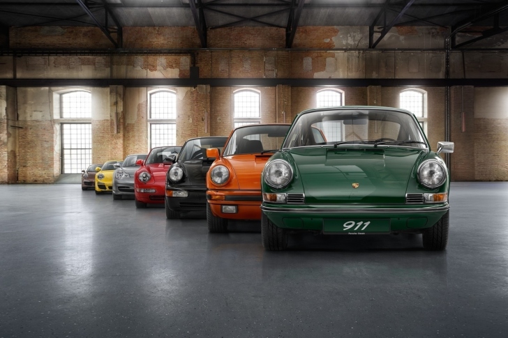 Porsche 911 Vintage Cars in Museum wallpaper