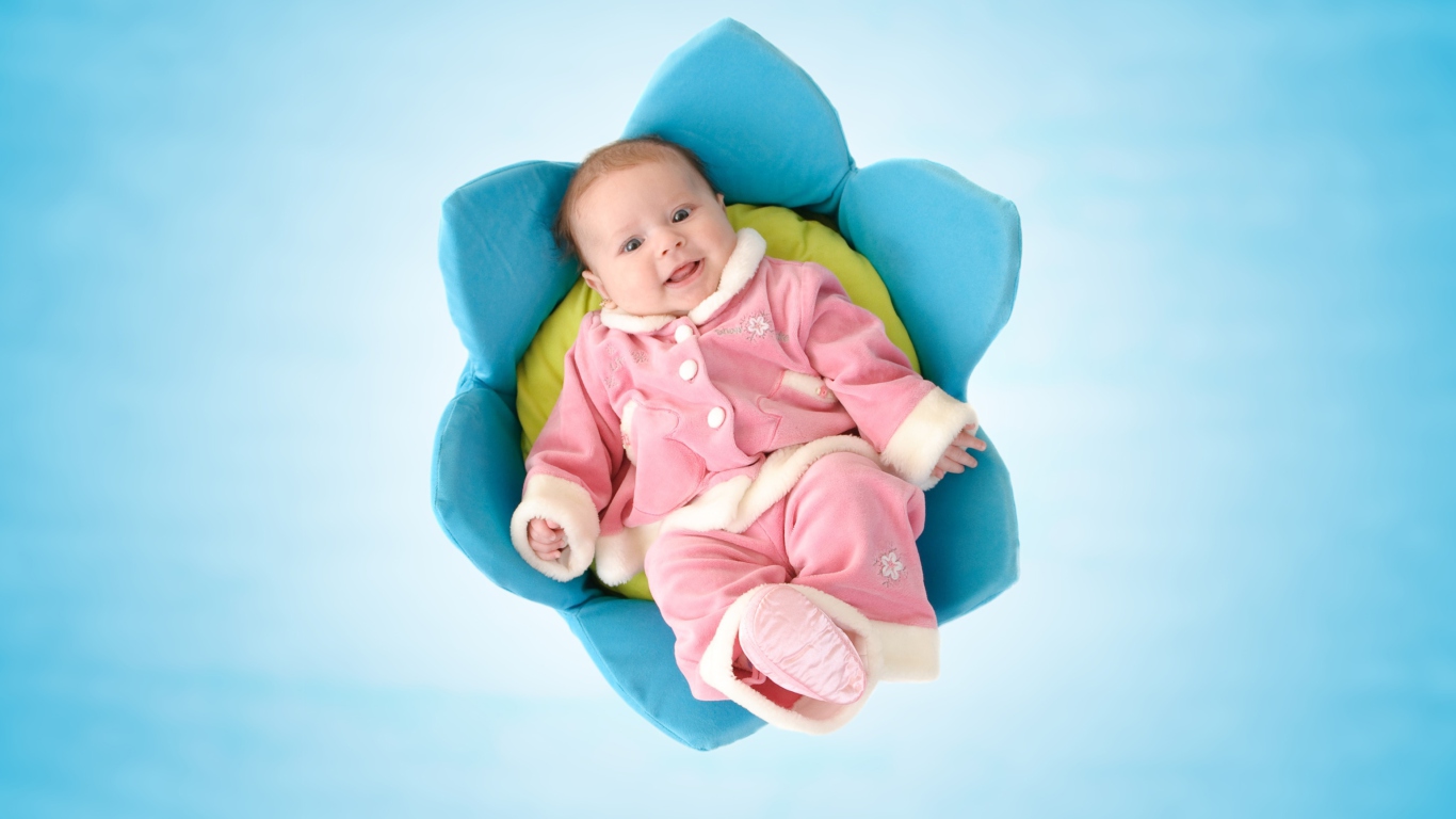 Screenshot №1 pro téma Cute Newborn Baby 1366x768