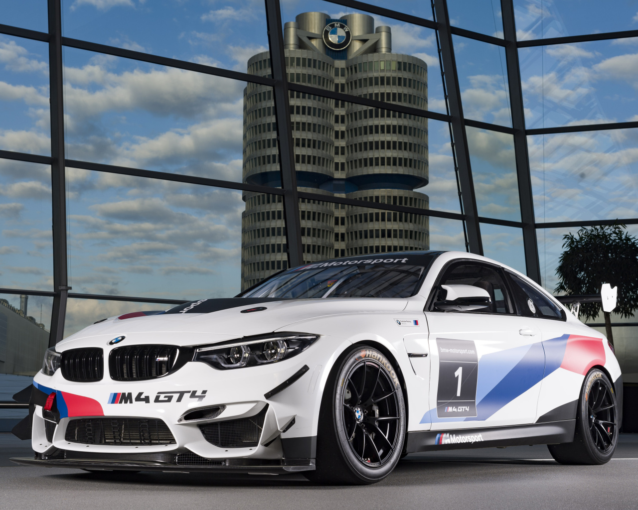 BMW M4 GT4 2022 wallpaper 1280x1024