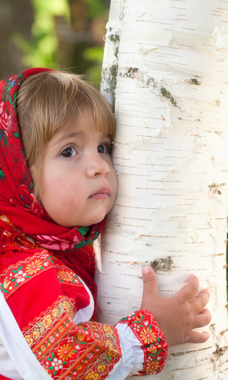Das Little Russian Girl And Birch Tree Wallpaper 768x1280