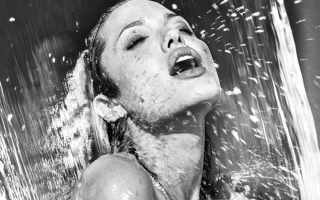 Angelina Jolie - Obrázkek zdarma pro HTC Desire HD