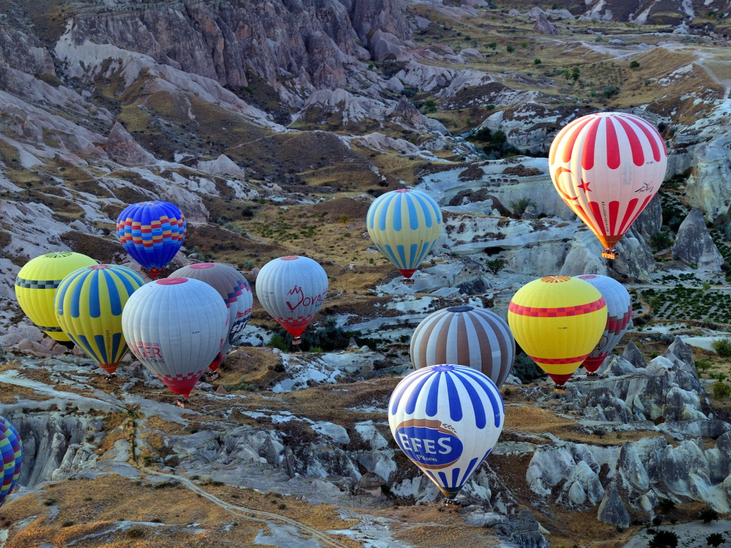 Fondo de pantalla Hot air ballooning Cappadocia 1024x768