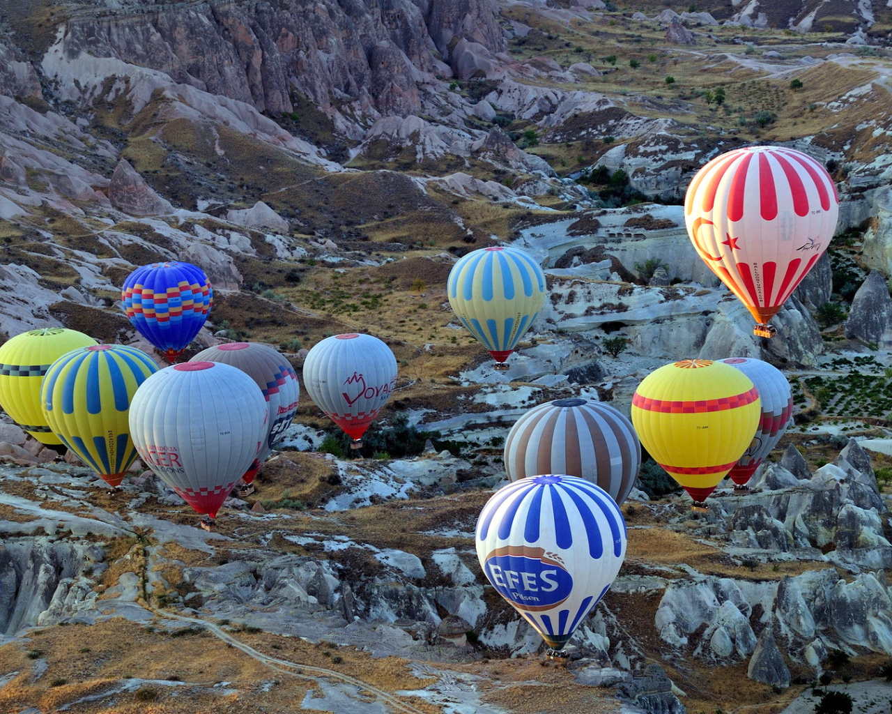 Fondo de pantalla Hot air ballooning Cappadocia 1280x1024