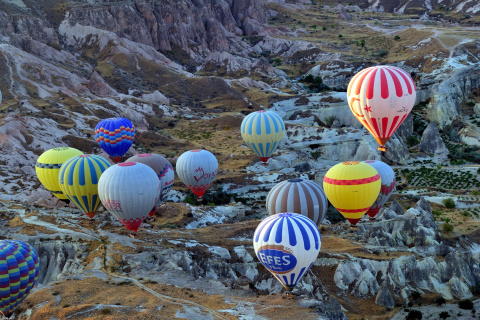 Fondo de pantalla Hot air ballooning Cappadocia 480x320