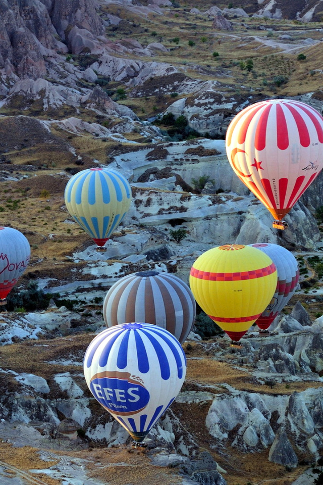 Hot air ballooning Cappadocia wallpaper 640x960