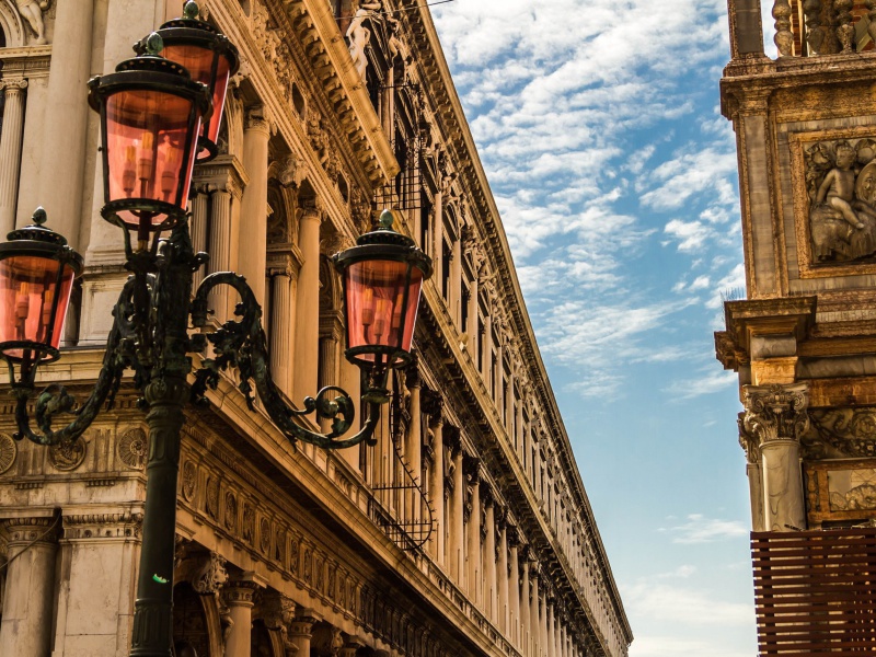 Обои Venice Street lights and Architecture 800x600