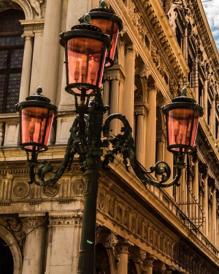 Venice Street lights and Architecture - Obrázkek zdarma pro iPhone 4