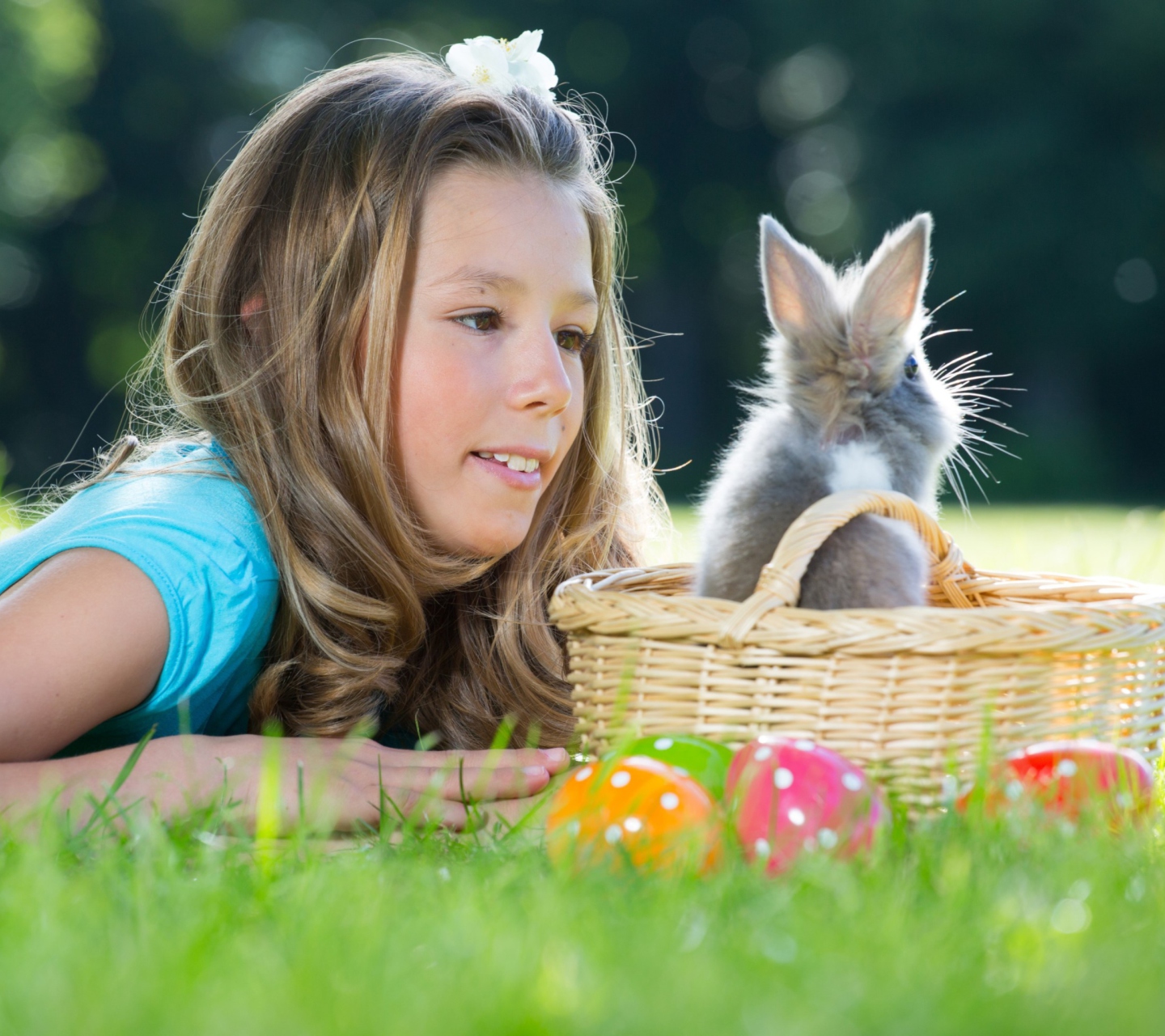 Обои Girl And Fluffy Easter Rabbit 1440x1280