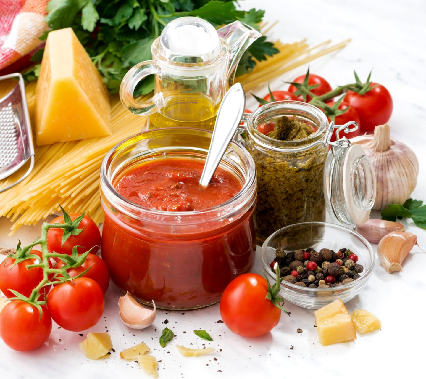 Das Lecho with tomatoes, spices and cheese Wallpaper 1440x1280