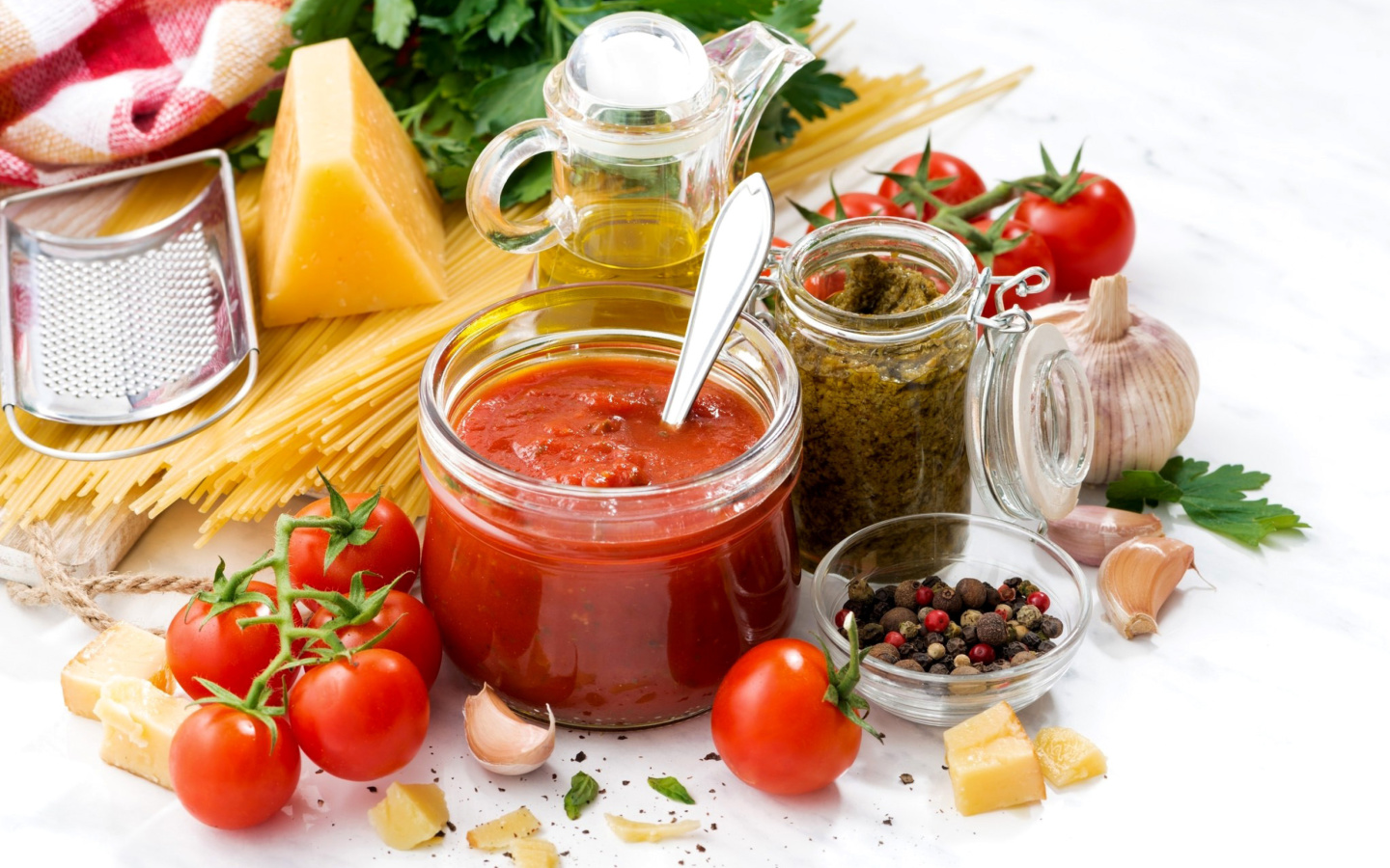 Das Lecho with tomatoes, spices and cheese Wallpaper 1440x900