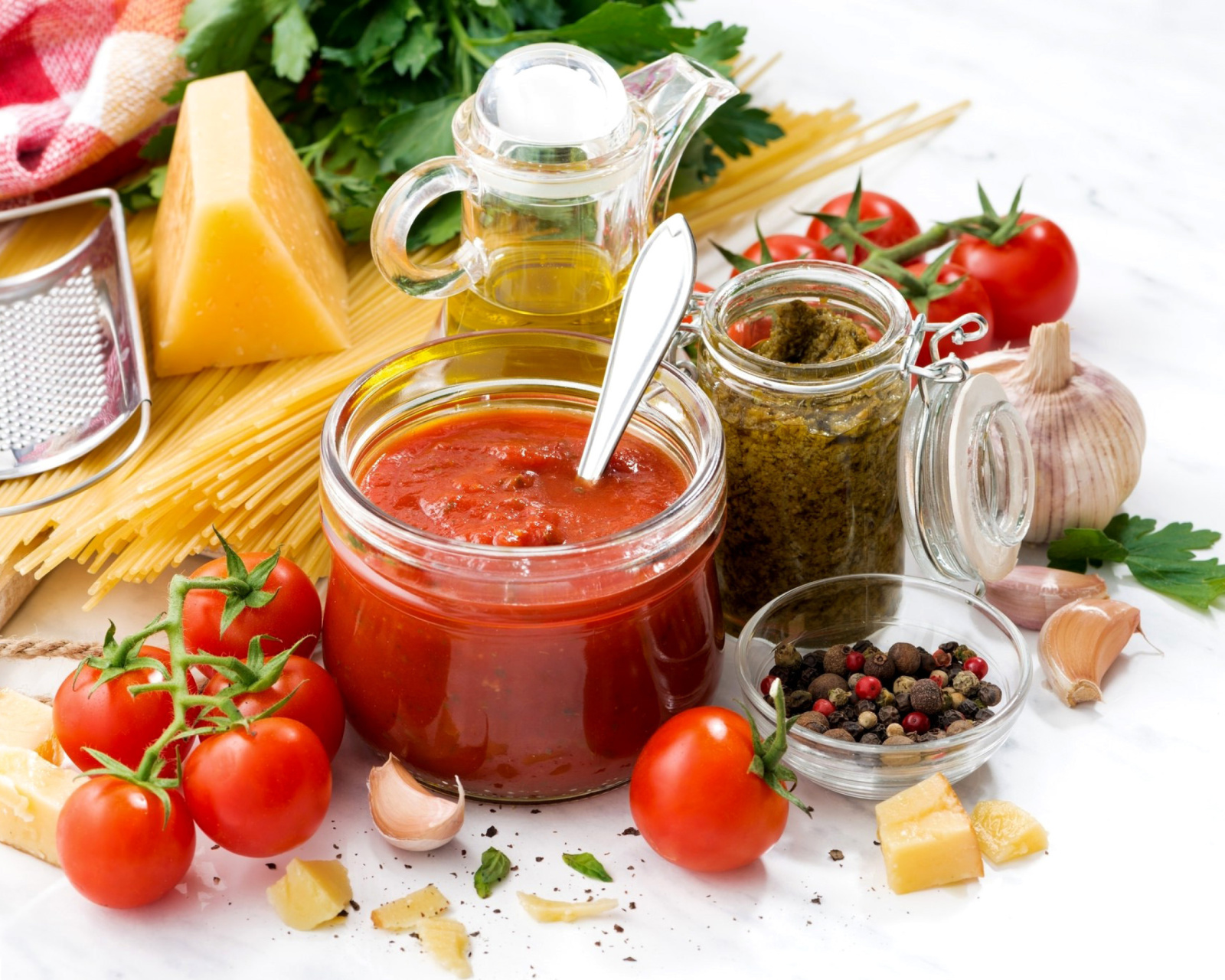 Lecho with tomatoes, spices and cheese wallpaper 1600x1280