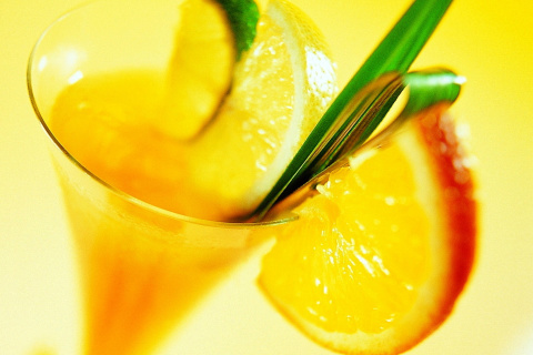 Cocktail with Orange Slice wallpaper 480x320