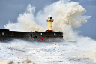 Free Crazy Storm And Old Lighthouse Picture for Android, iPhone and iPad