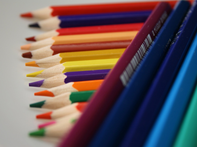 Обои Colored Pencil Sets 640x480