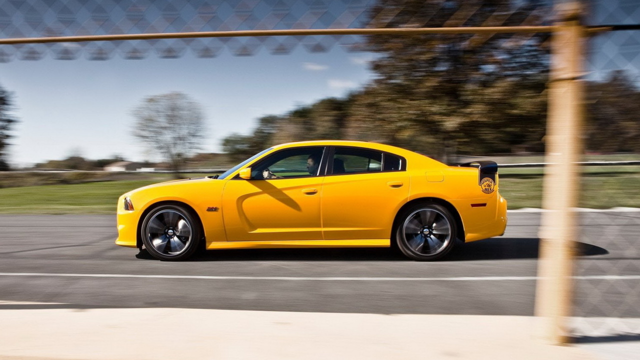 Обои Dodge Charger SRT8 Super Bee 1280x720