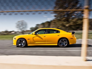 Fondo de pantalla Dodge Charger SRT8 Super Bee 320x240