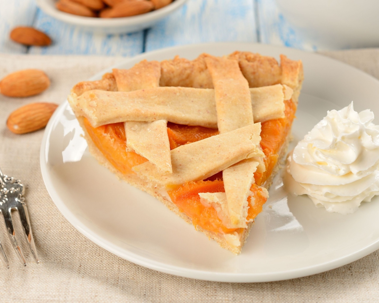 Sfondi Apricot Pie With Whipped Cream 1280x1024