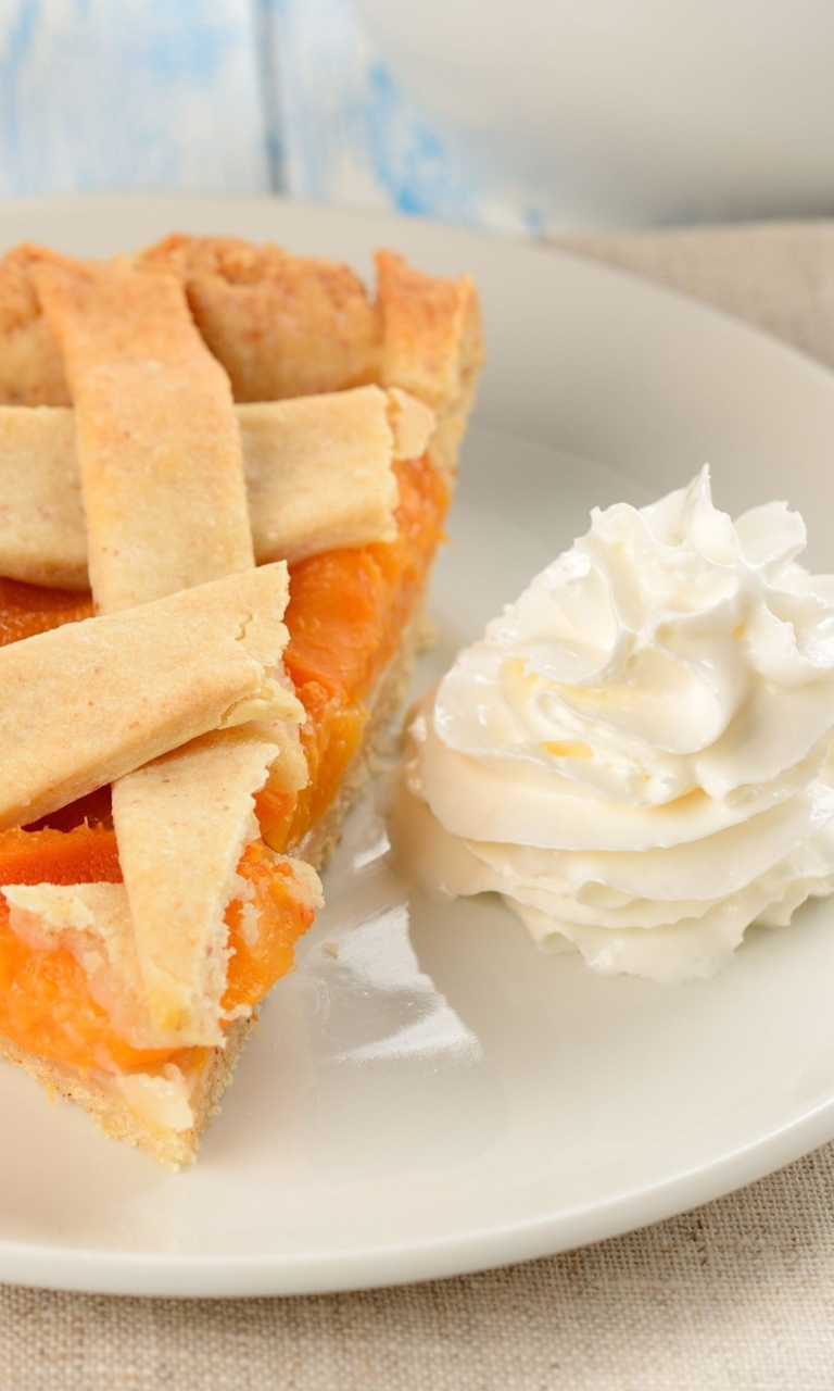 Das Apricot Pie With Whipped Cream Wallpaper 768x1280