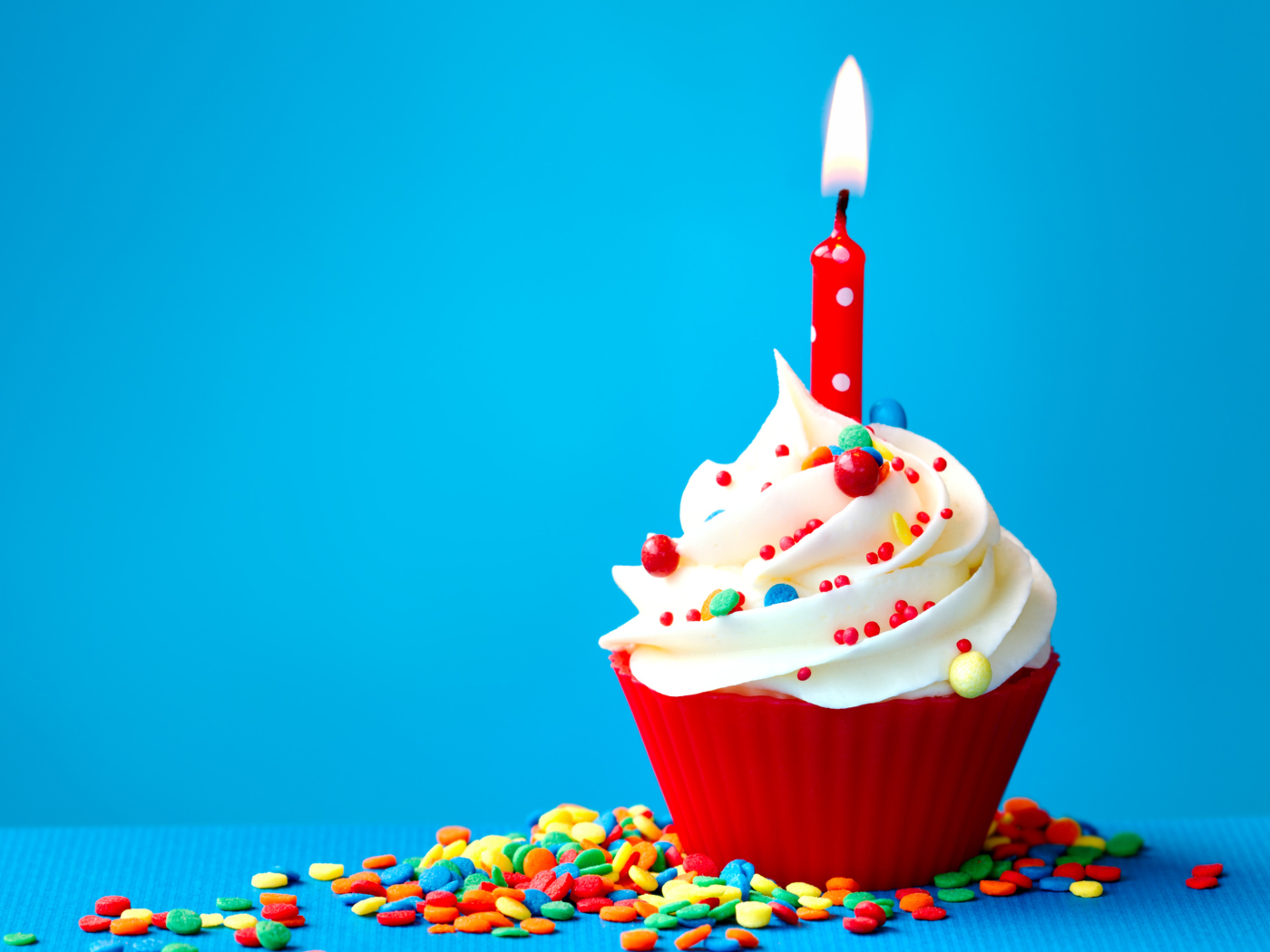 Das Happy Birthday Cupcake Wallpaper 1400x1050