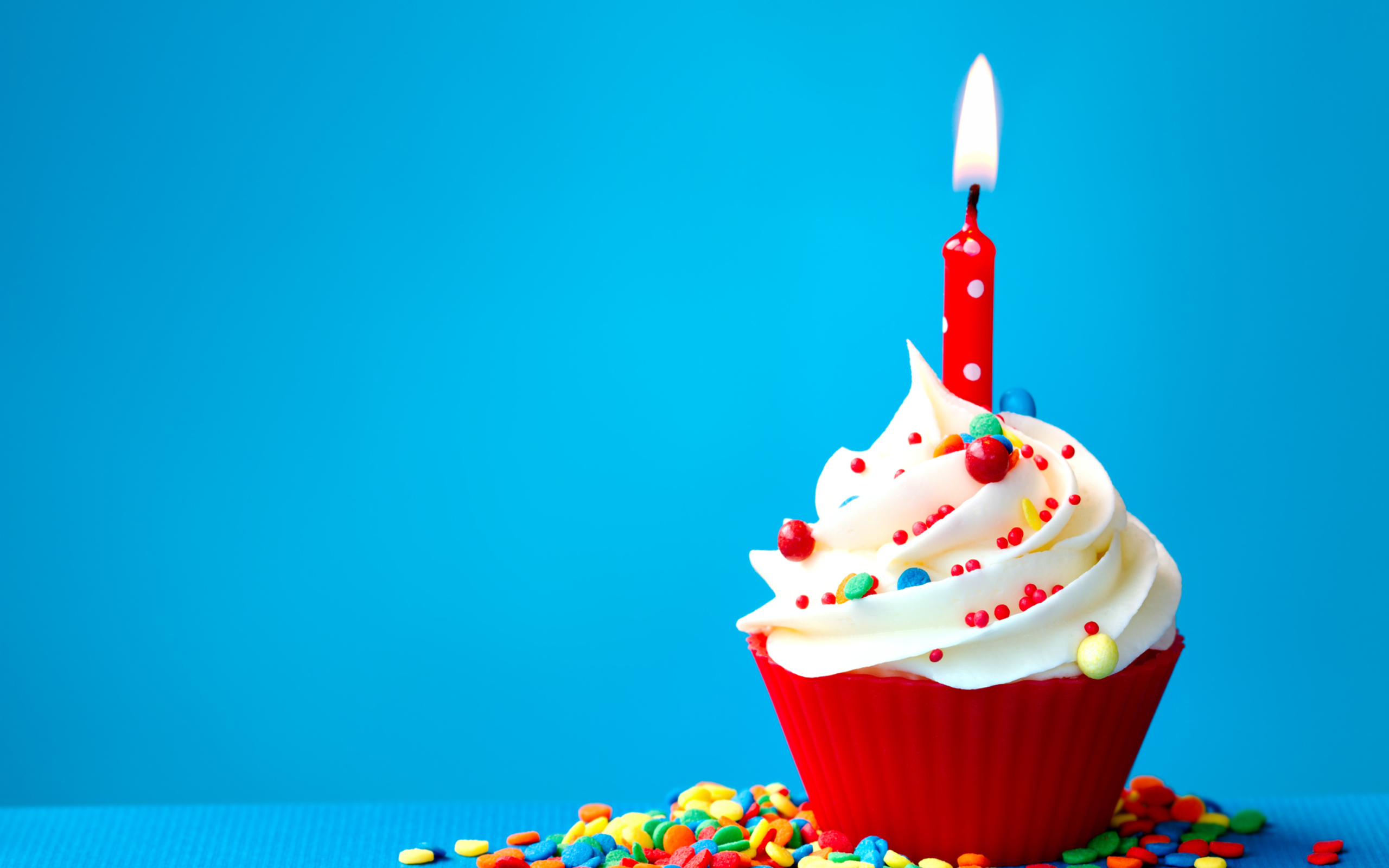 Обои Happy Birthday Cupcake 2560x1600