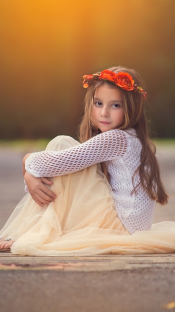 Das Little Princess In Flower Wreath Wallpaper 360x640