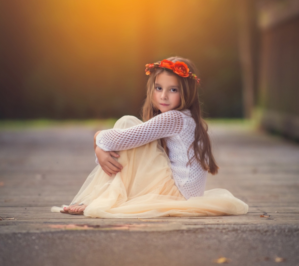 Little Princess In Flower Wreath screenshot #1 960x854