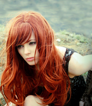 Gorgeous Red Hair Girl With Green Eyes - Obrázkek zdarma pro Nokia Lumia 800