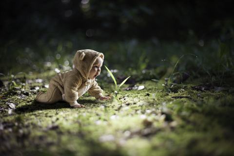 Fondo de pantalla Cute Baby Crawling 480x320