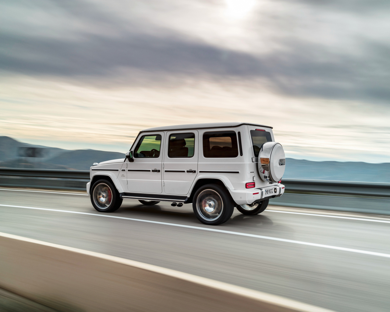 Mercedes AMG G 63 SUV 2018 screenshot #1 1280x1024