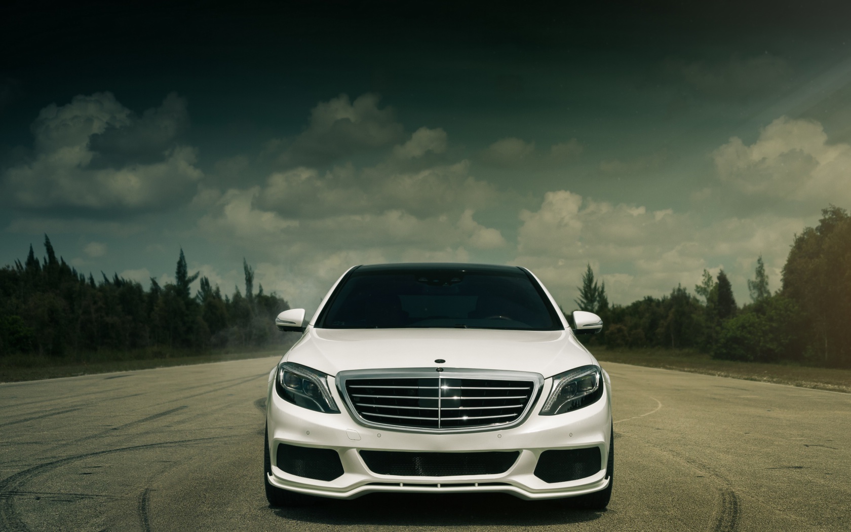 Screenshot №1 pro téma Mercedes-benz S550 Brabus 1680x1050