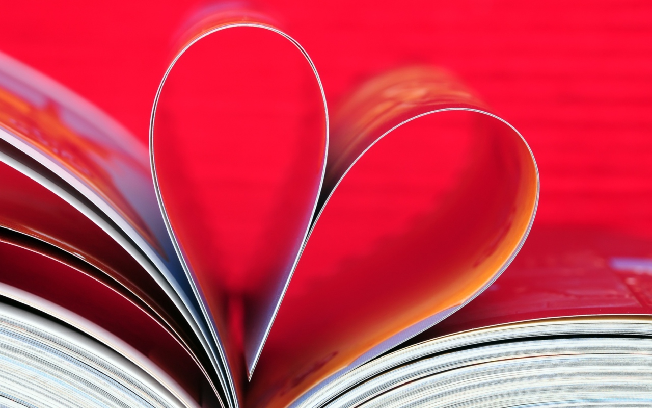 Book Pages Form A Heart screenshot #1 1280x800