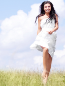 Screenshot №1 pro téma Happy Girl In White Dress In Field 132x176