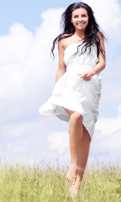 Screenshot №1 pro téma Happy Girl In White Dress In Field 240x400
