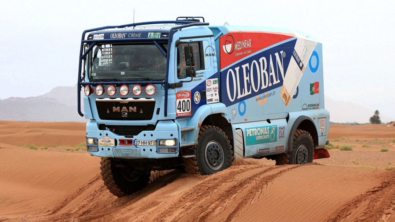 Das Dakar Rally Man Truck Wallpaper 1366x768