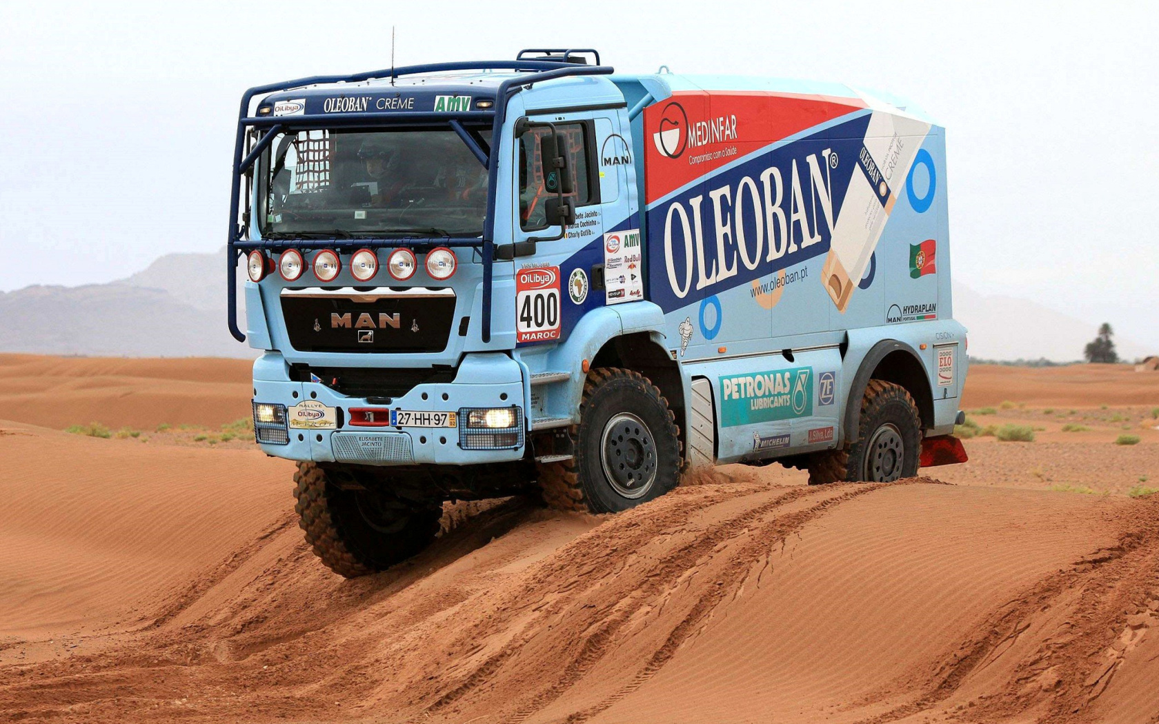 Обои Dakar Rally Man Truck 1680x1050