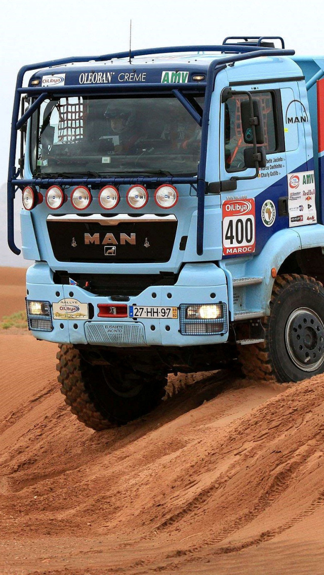 Fondo de pantalla Dakar Rally Man Truck 640x1136
