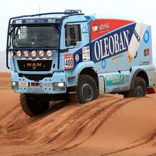 Kostenloses Dakar Rally Man Truck Wallpaper für iPad Air