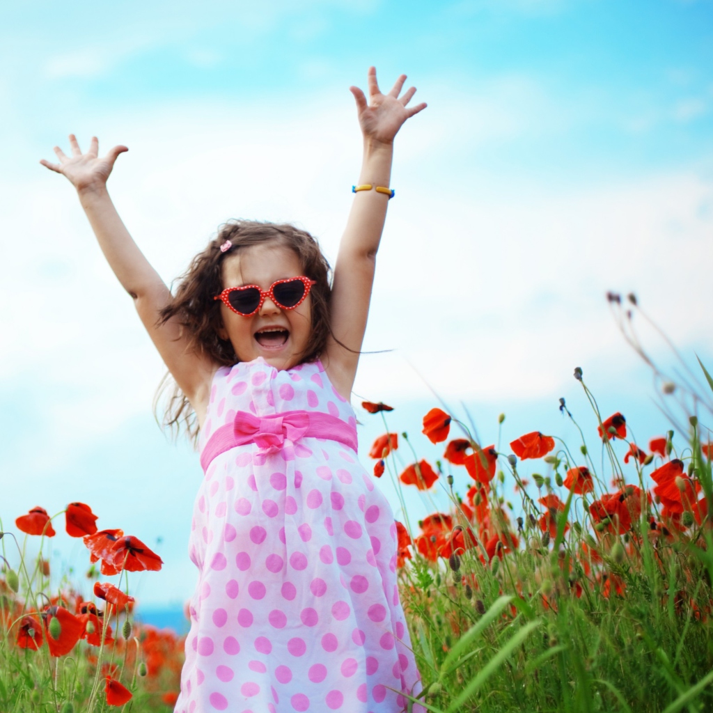 Das Happy Little Girl In Love With Life Wallpaper 1024x1024