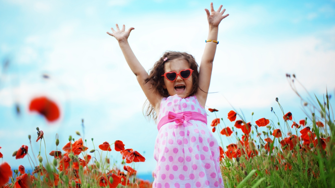 Happy Little Girl In Love With Life wallpaper 1366x768