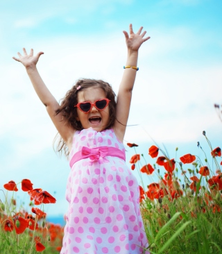 Happy Little Girl In Love With Life - Obrázkek zdarma pro 240x320