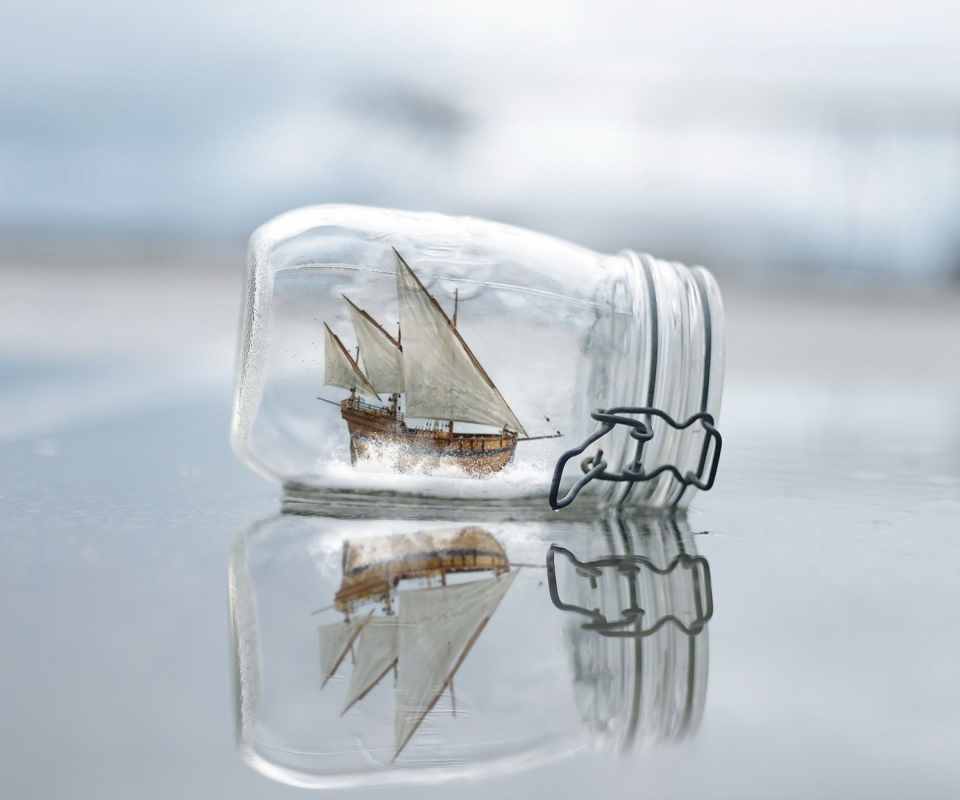 Обои Toy Ship In Bottle 960x800
