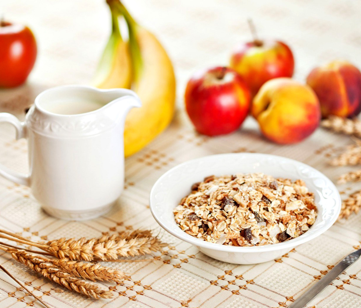 Das Breakfast with bananas and oatmeal Wallpaper 1200x1024