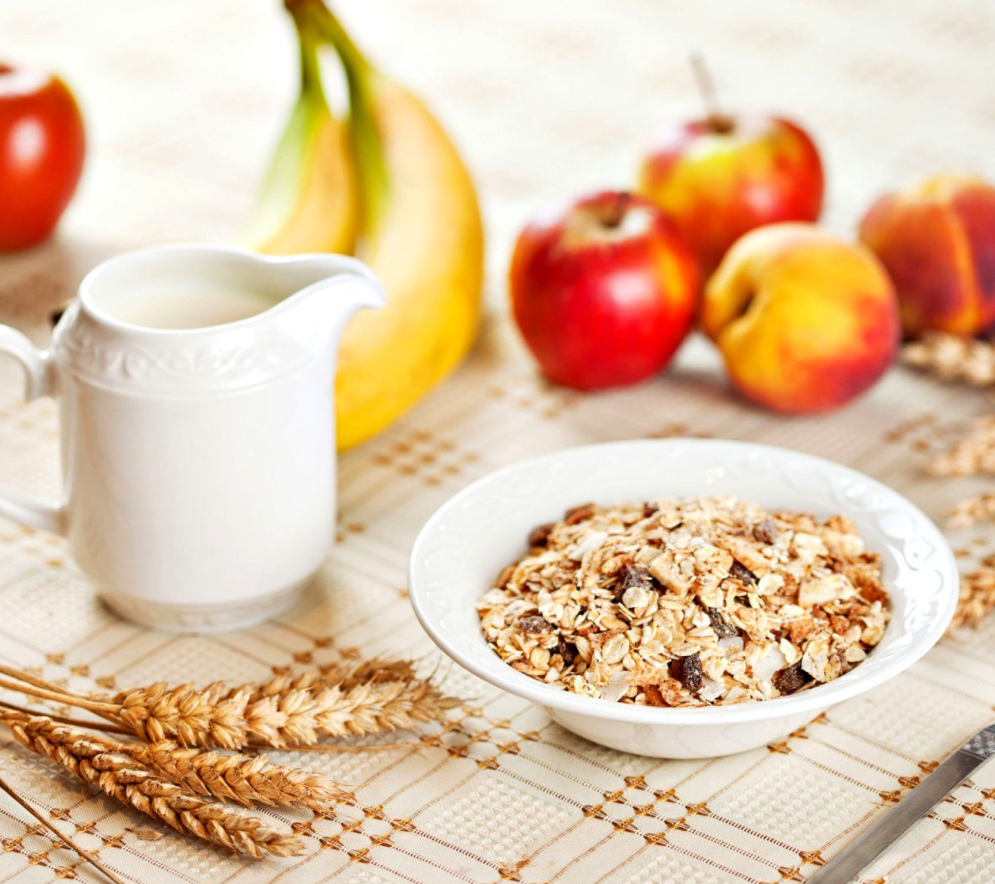 Das Breakfast with bananas and oatmeal Wallpaper 1440x1280
