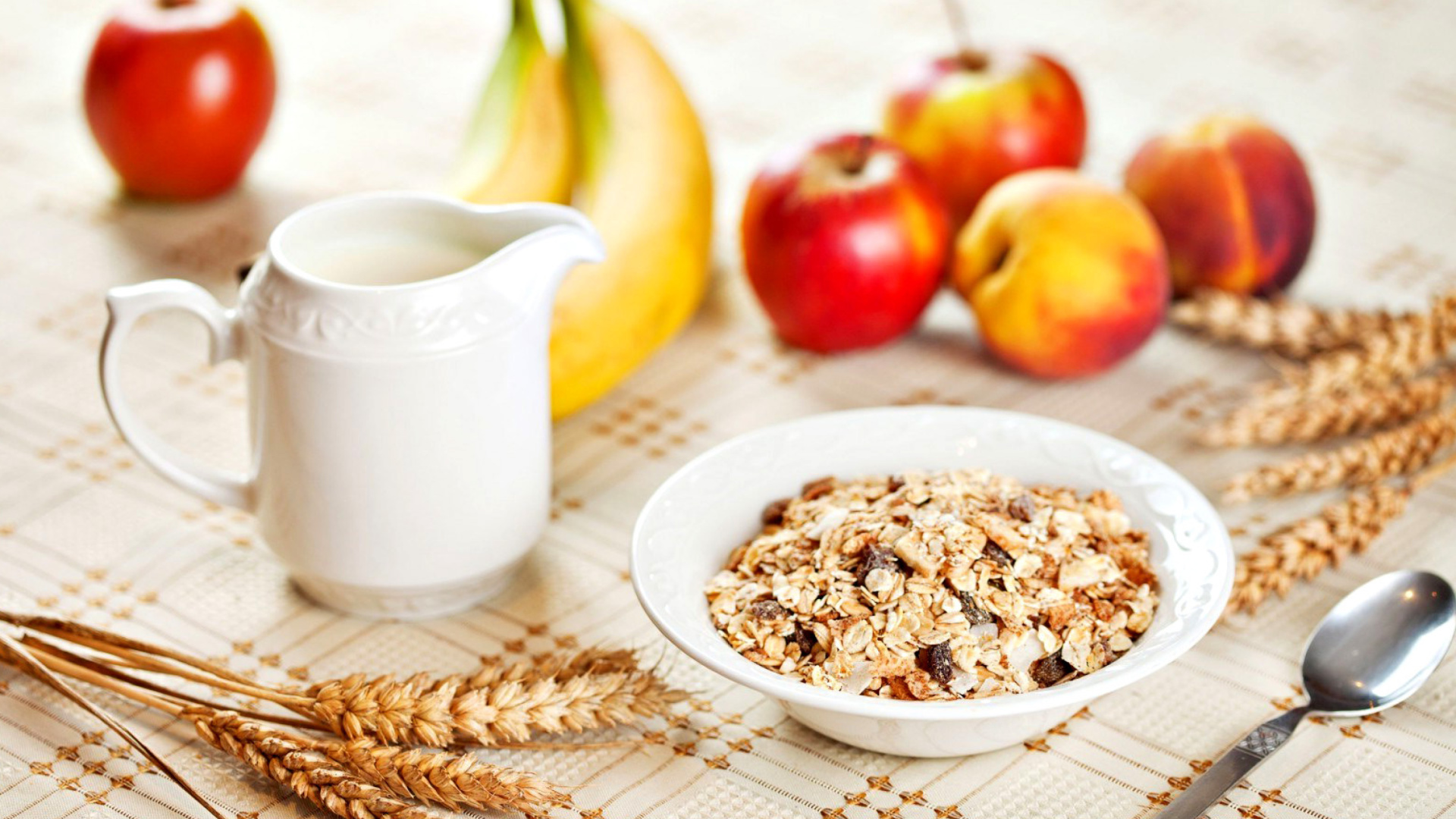 Обои Breakfast with bananas and oatmeal 1920x1080