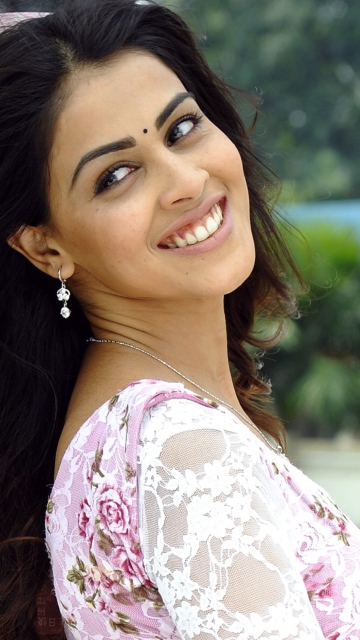 Screenshot №1 pro téma Indian Actress Genelia 360x640