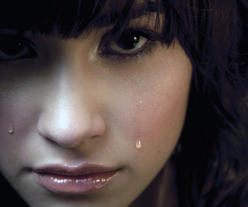 Crying wallpaper 960x800