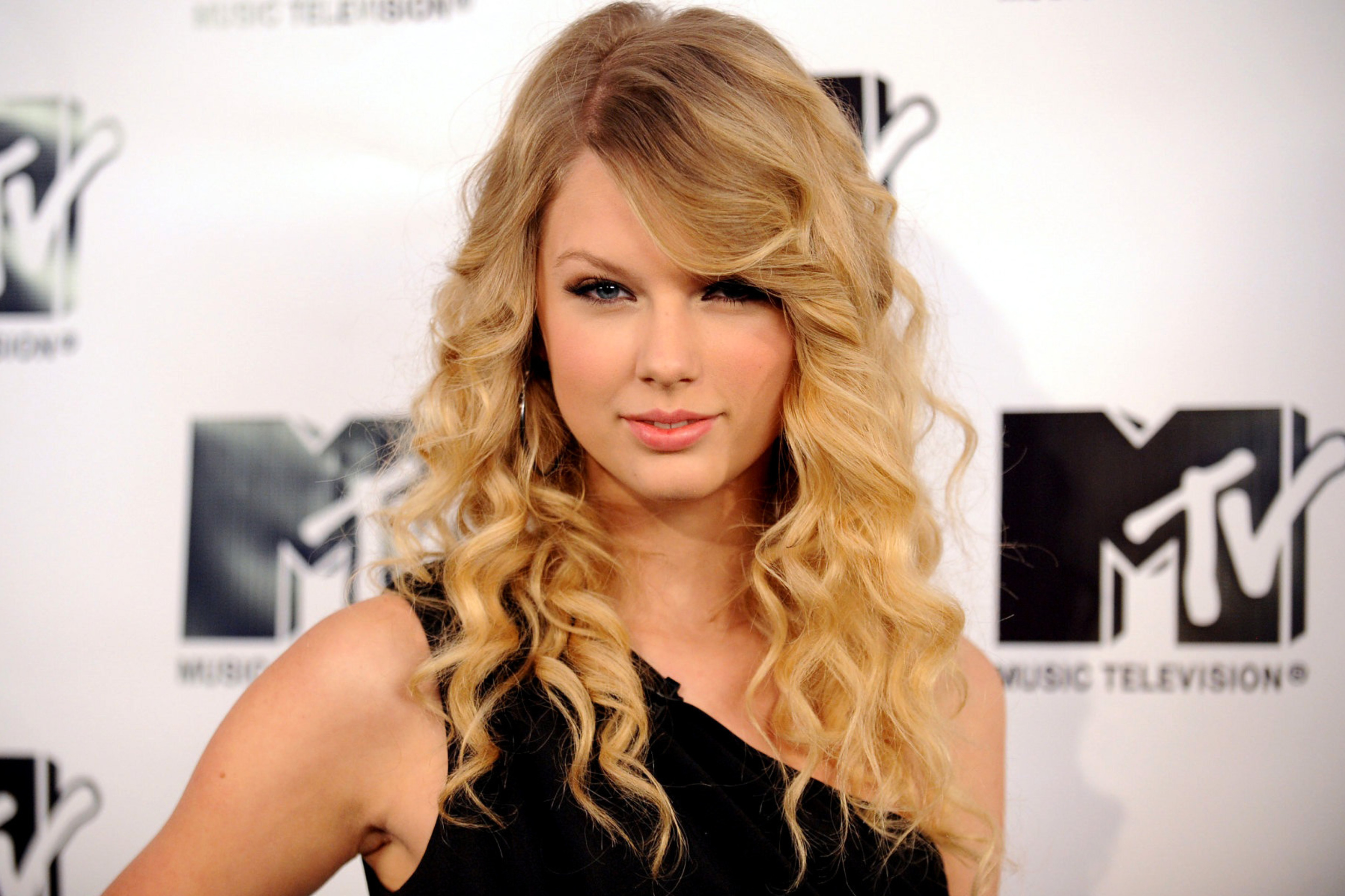 Screenshot №1 pro téma Taylor Swift on MTV 2880x1920