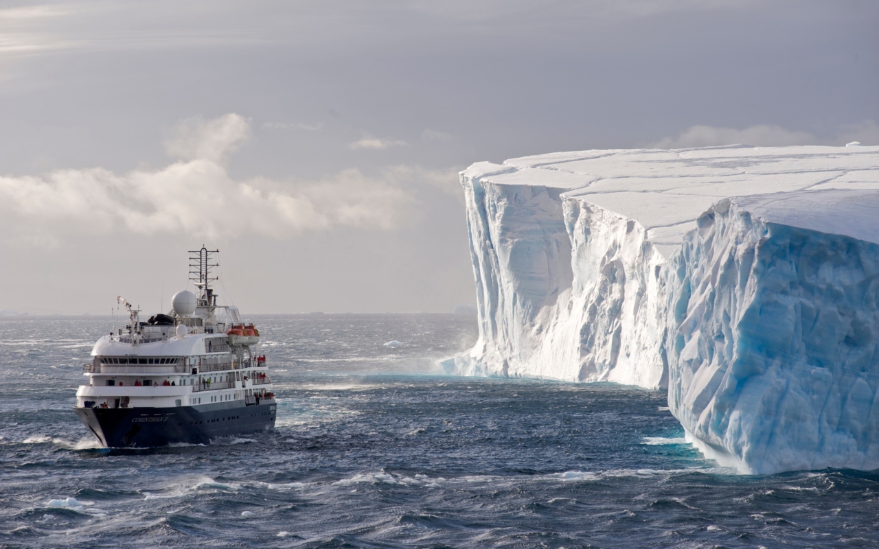 Das Antarctica Iceberg Ship Wallpaper 1280x800