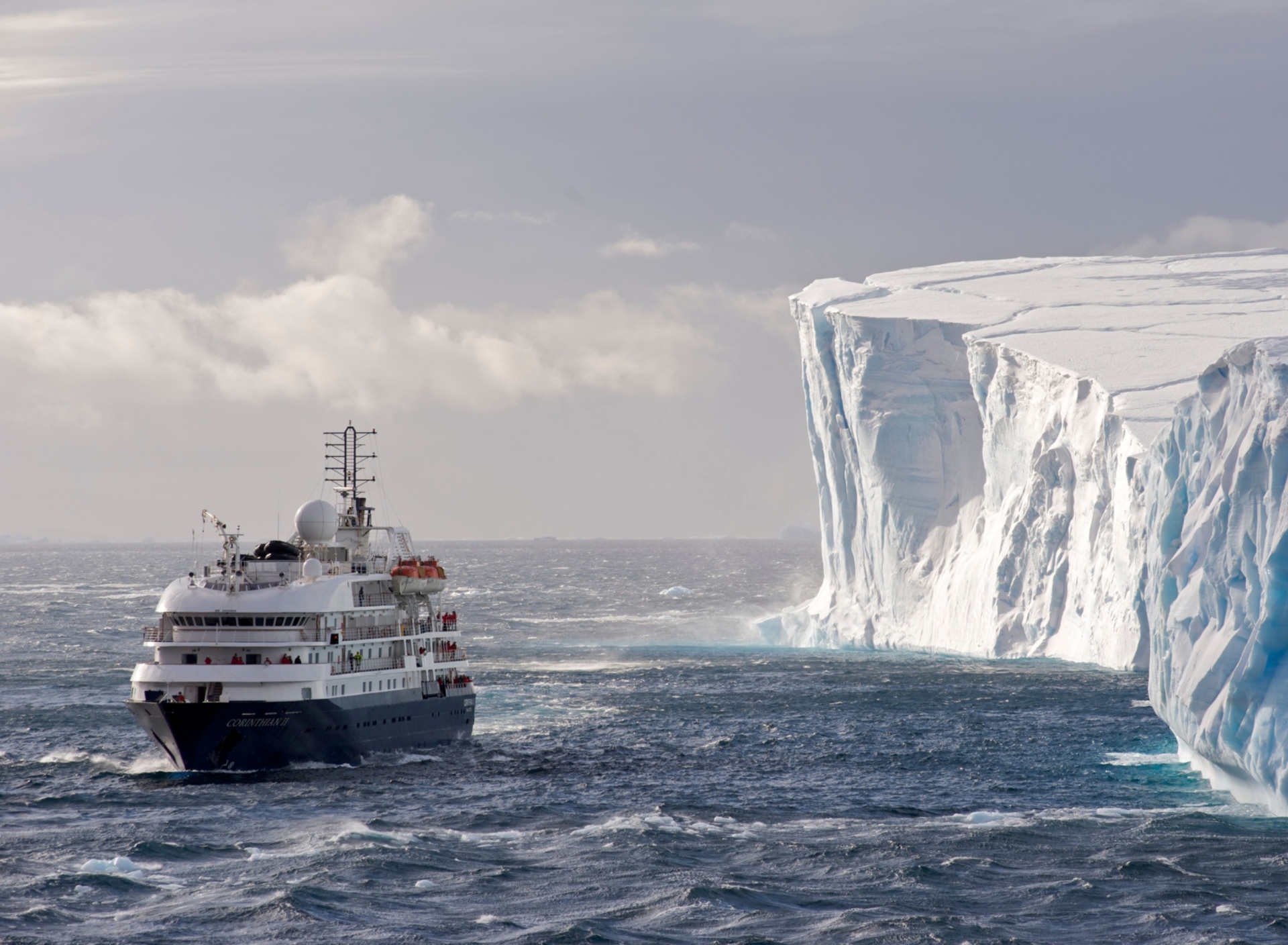 Обои Antarctica Iceberg Ship 1920x1408