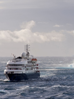 Screenshot №1 pro téma Antarctica Iceberg Ship 240x320